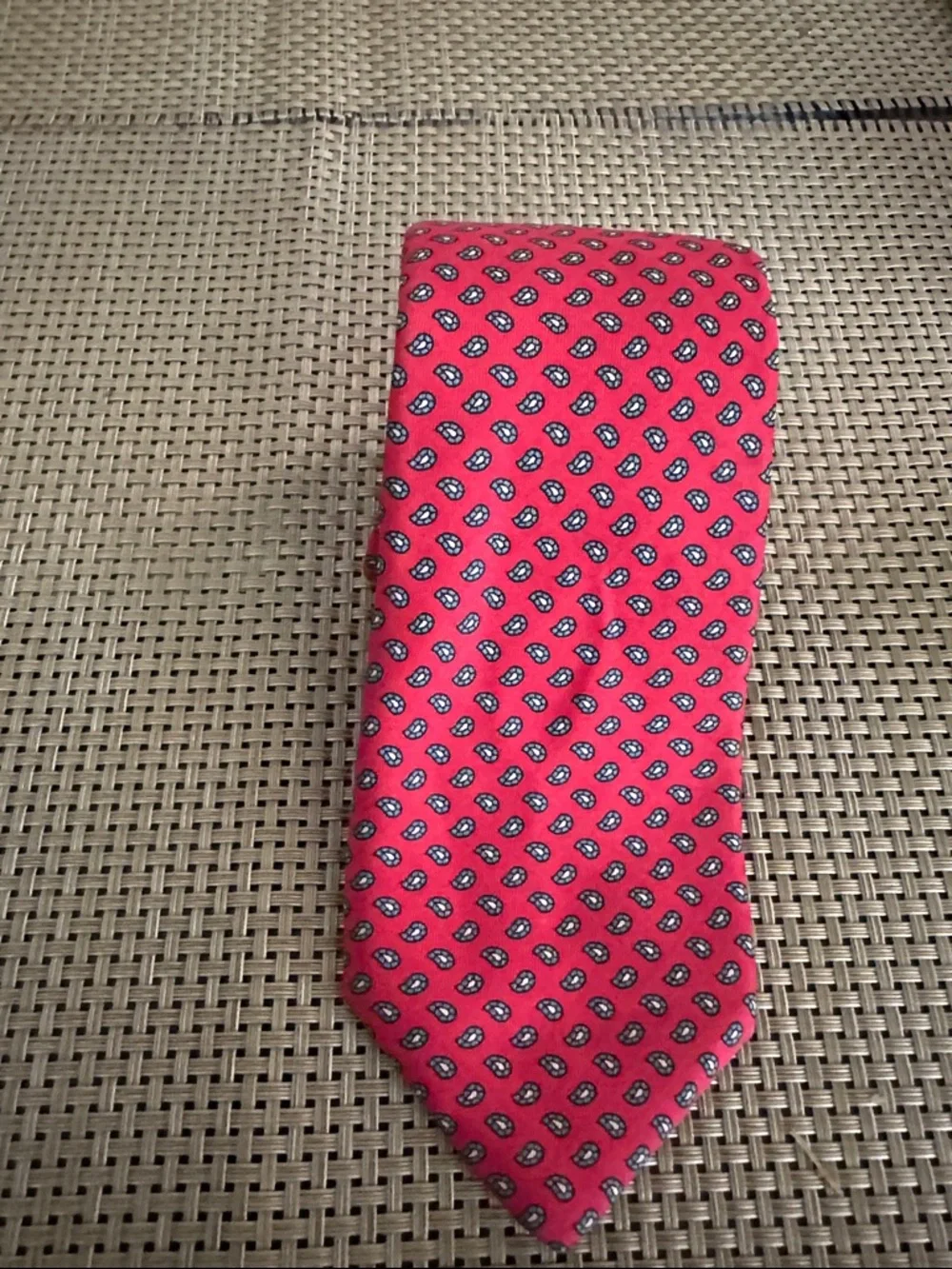 Yves Saint Laurent Red Silk Tie with Small Geometric Motif - Picture 2 of 4